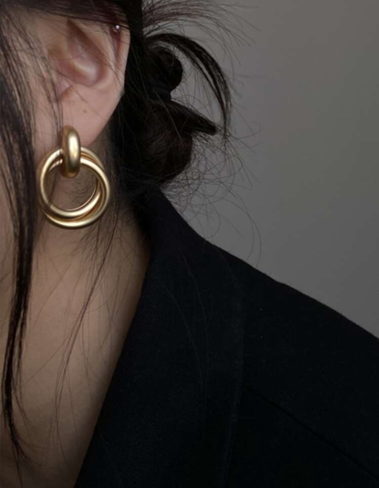 Gold circle earrings